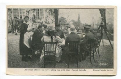 american-officers-on-leave-taking-tea-with-their-french-friends-3843