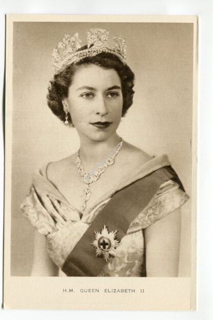 h-m-queen-elizabeth-ii-portrait-by-dorothy-wilding-4508